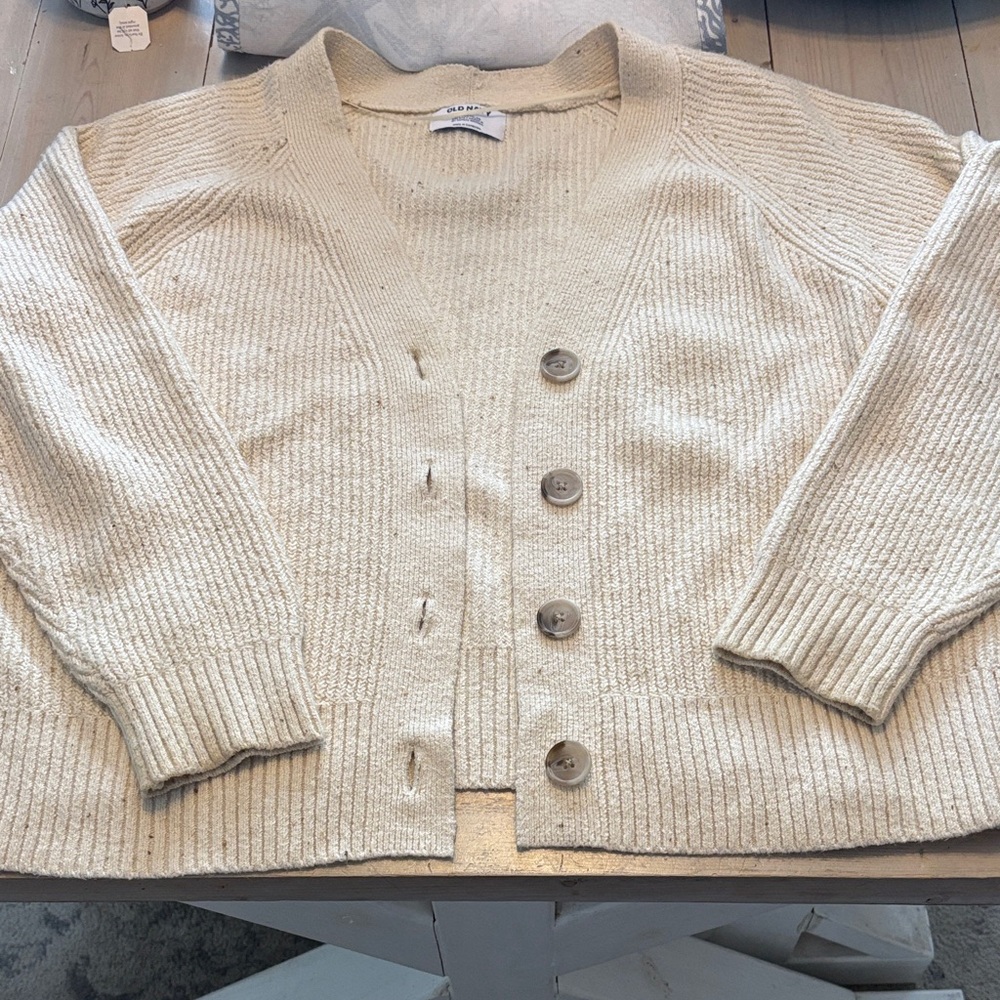 Women's Old Navy Cream Knit Cardigan Size Medium. Super soft and cozy!